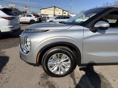 2026 Mitsubishi Outlander ES