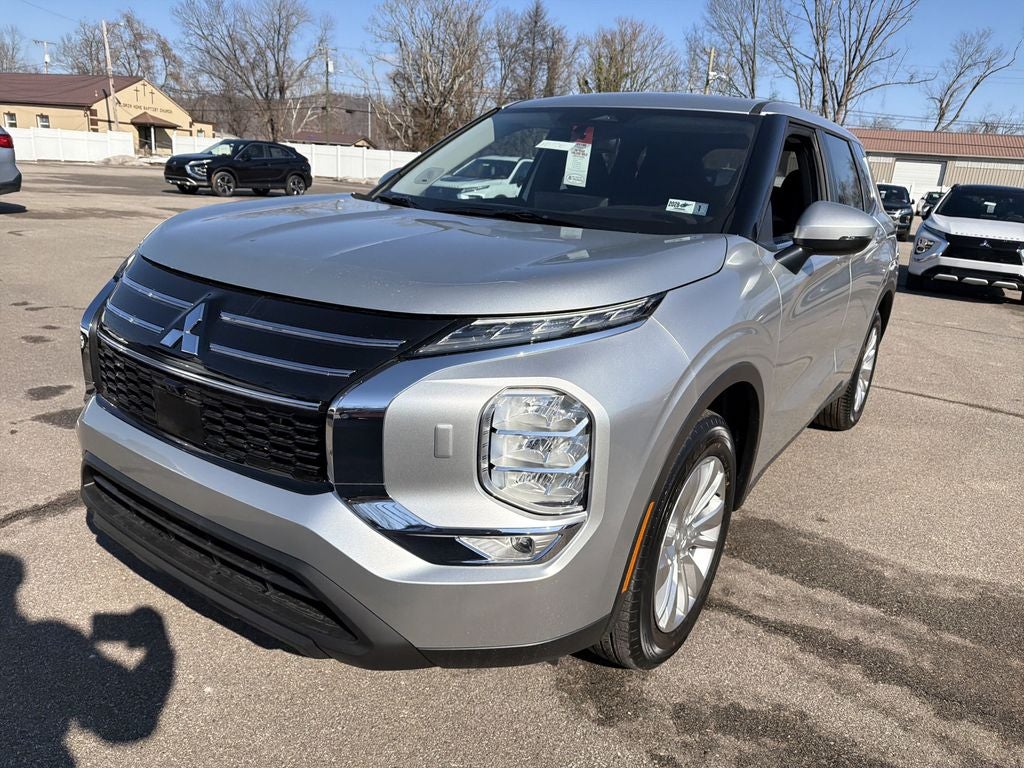 2026 Mitsubishi Outlander ES