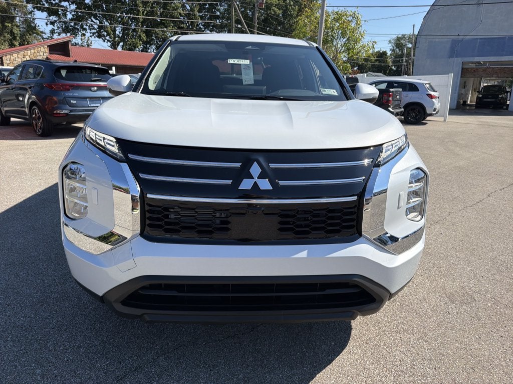 2026 Mitsubishi Outlander ES
