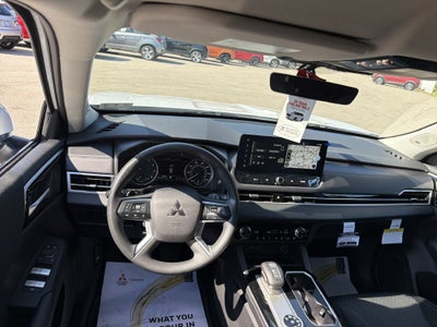 2026 Mitsubishi Outlander ES