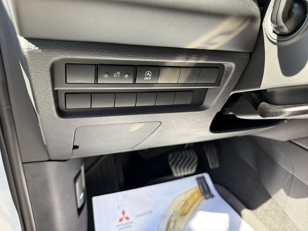2026 Mitsubishi Outlander ES