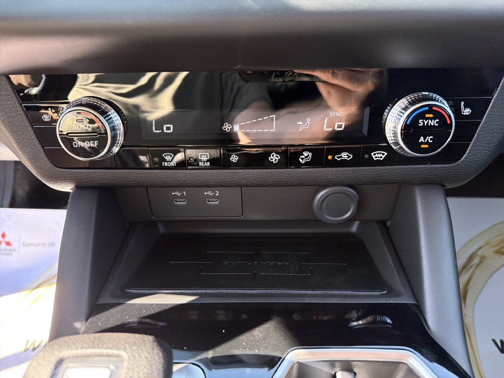 2026 Mitsubishi Outlander ES