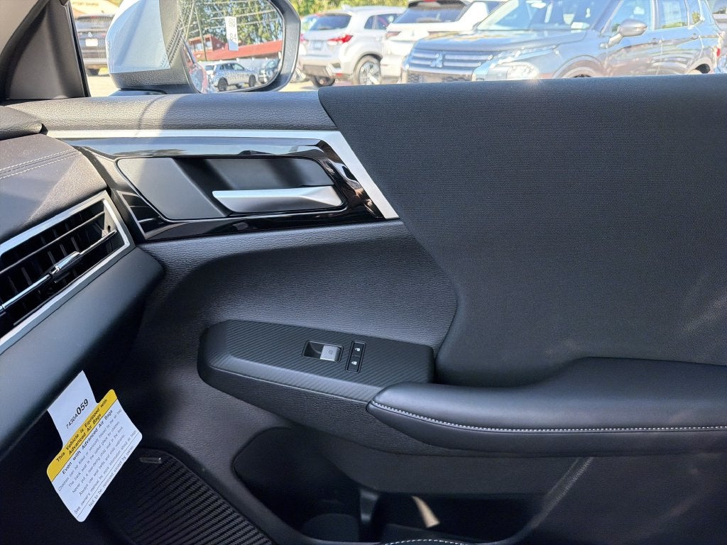 2026 Mitsubishi Outlander ES