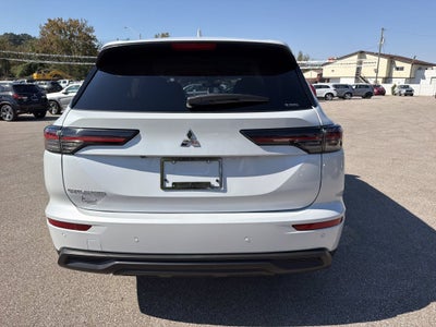 2026 Mitsubishi Outlander ES
