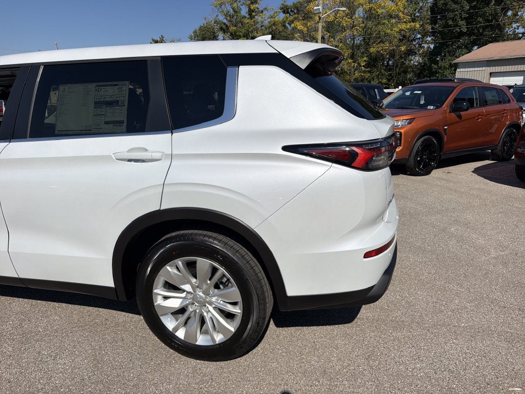 2026 Mitsubishi Outlander ES