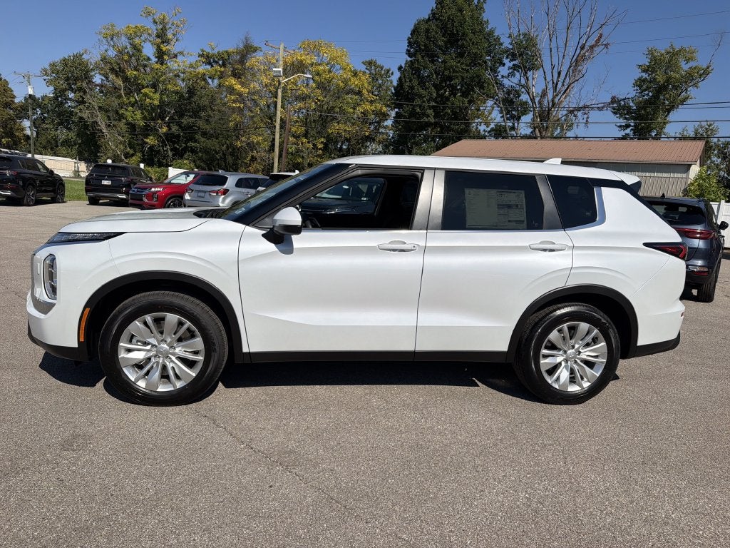 2026 Mitsubishi Outlander ES