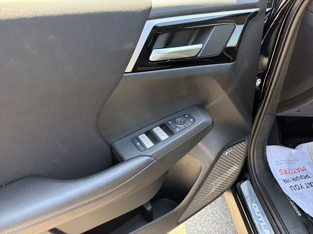 2026 Mitsubishi Outlander ES