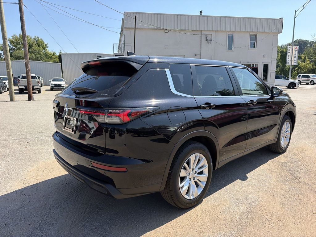 2026 Mitsubishi Outlander ES
