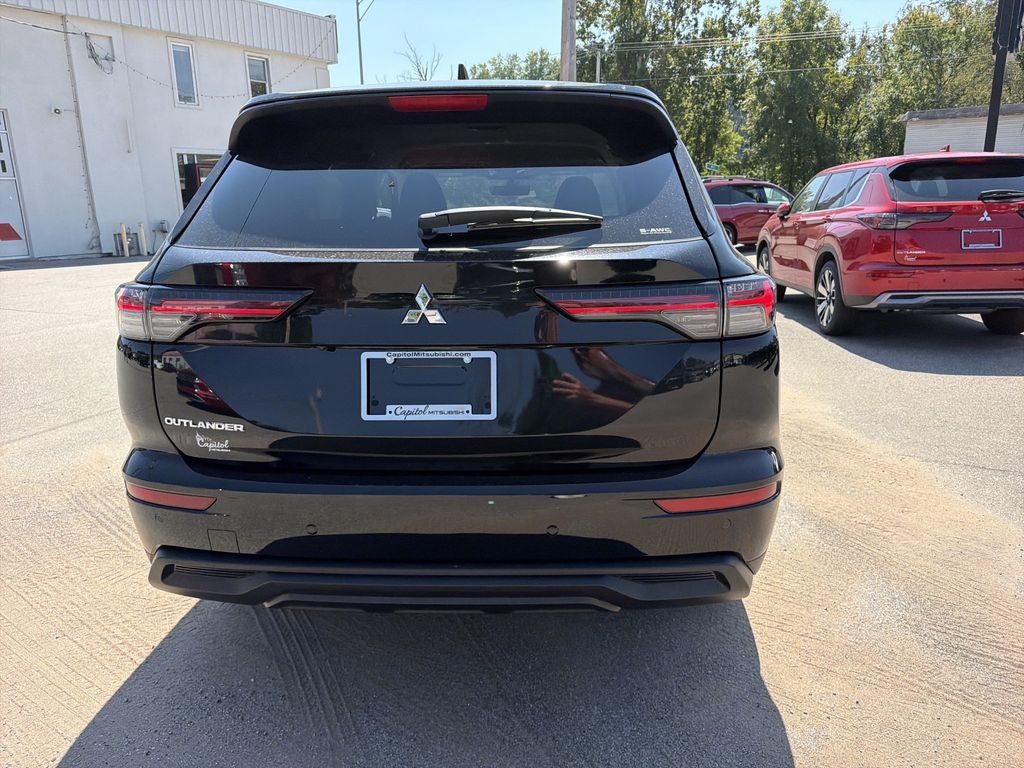 2026 Mitsubishi Outlander ES