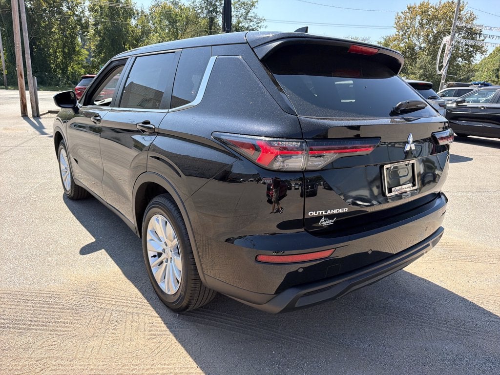 2026 Mitsubishi Outlander ES