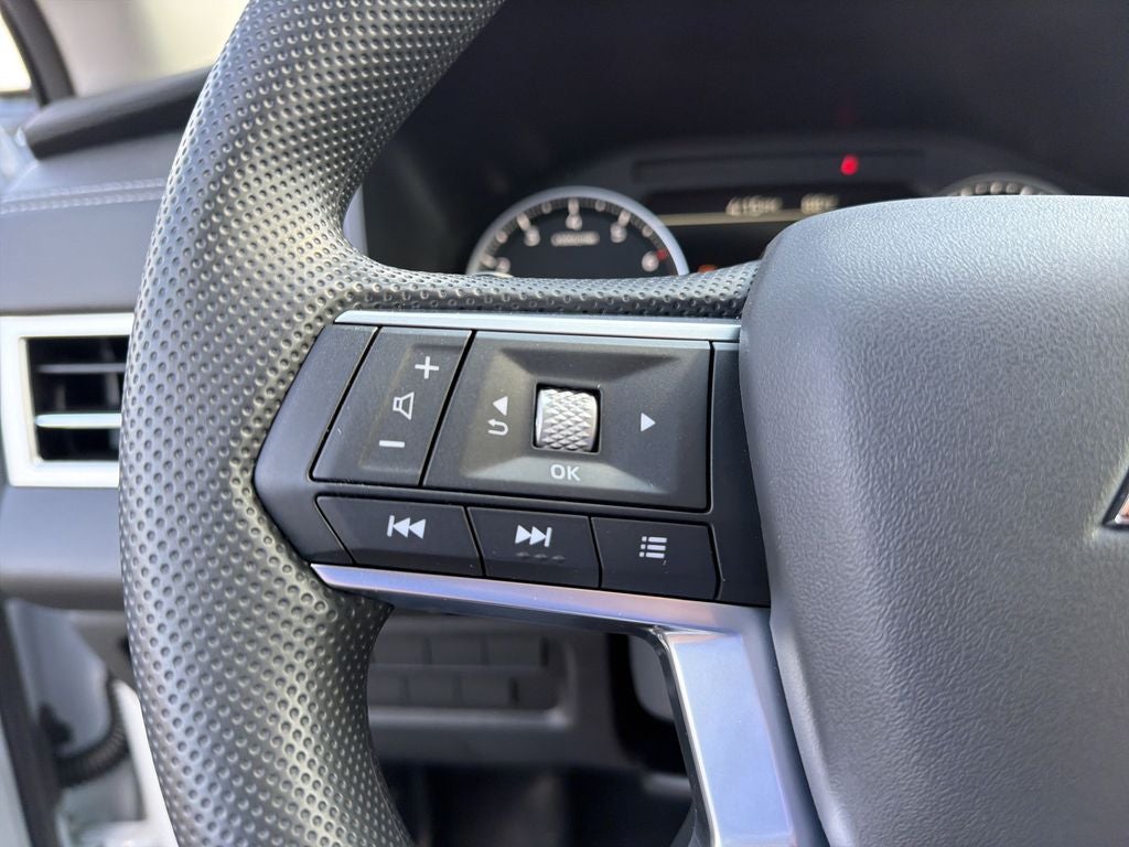 2026 Mitsubishi Outlander ES