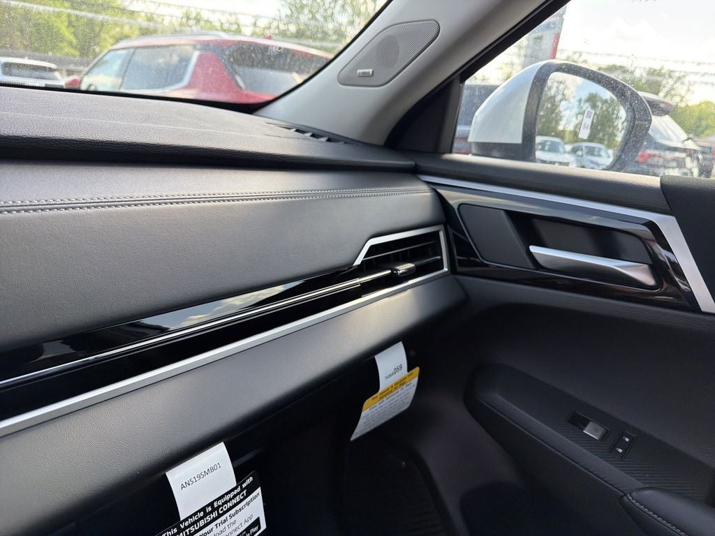 2026 Mitsubishi Outlander ES
