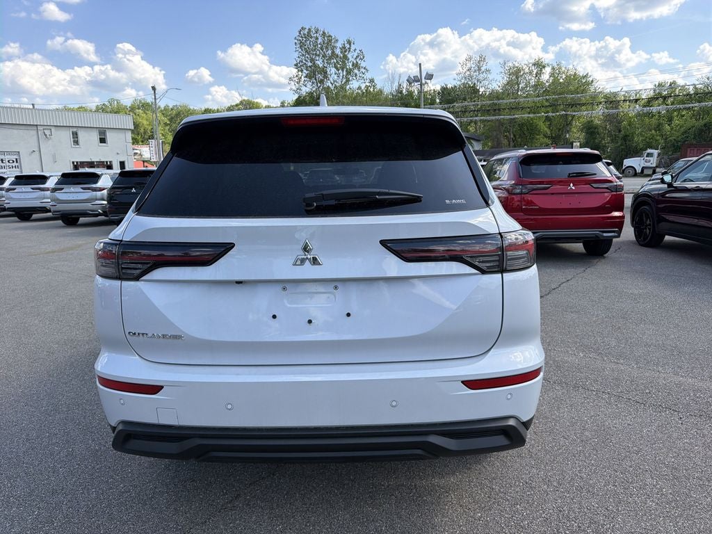 2026 Mitsubishi Outlander ES
