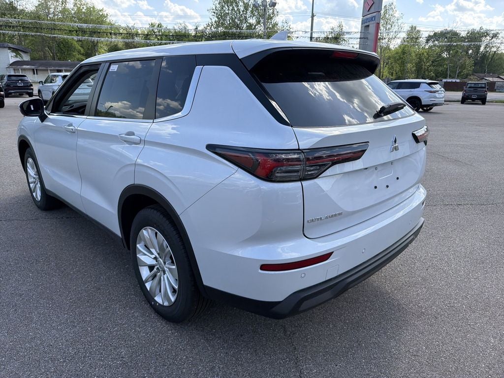 2026 Mitsubishi Outlander ES
