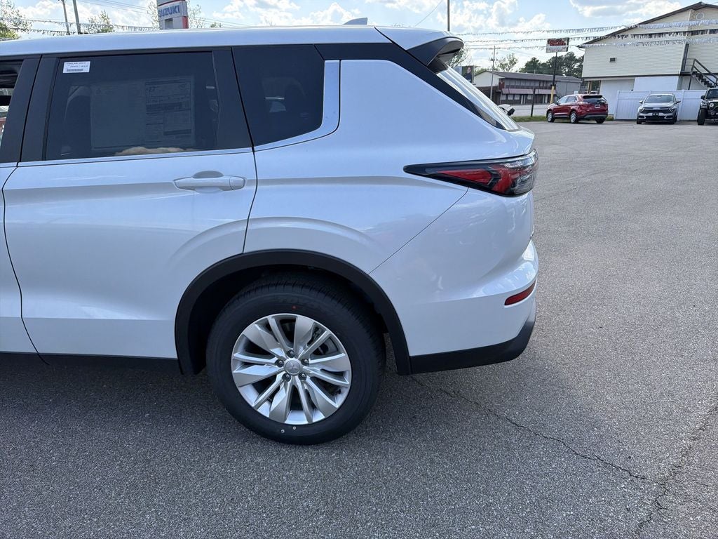 2026 Mitsubishi Outlander ES