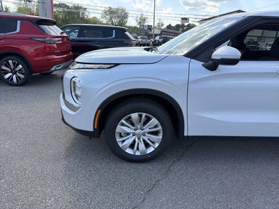 2026 Mitsubishi Outlander ES