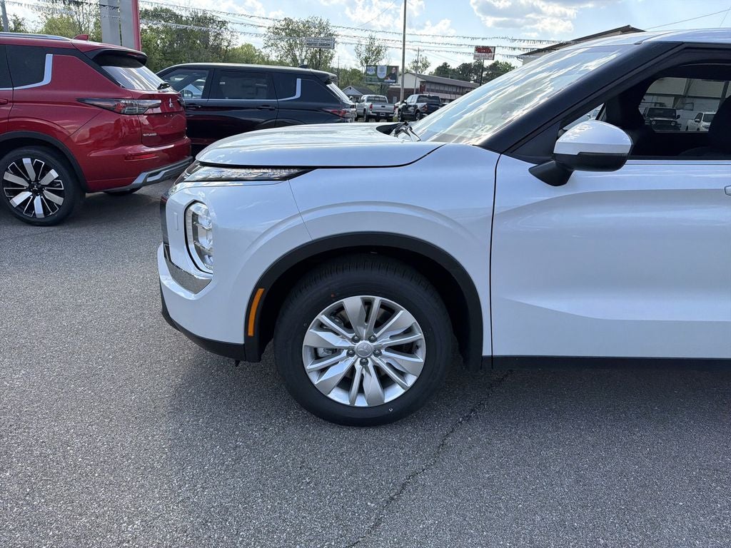 2026 Mitsubishi Outlander ES