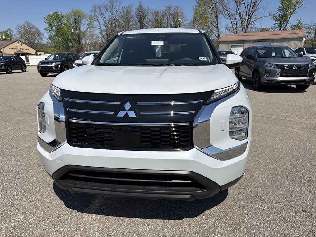 2026 Mitsubishi Outlander ES