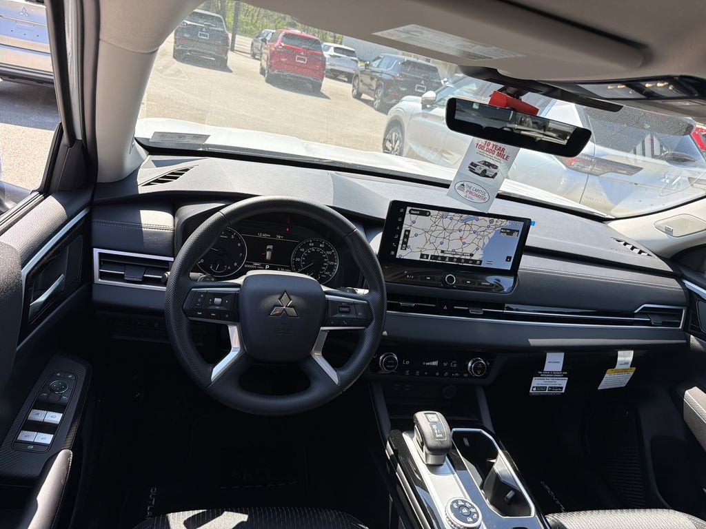 2026 Mitsubishi Outlander ES
