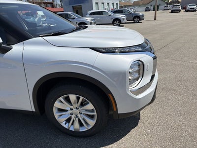 2026 Mitsubishi Outlander ES