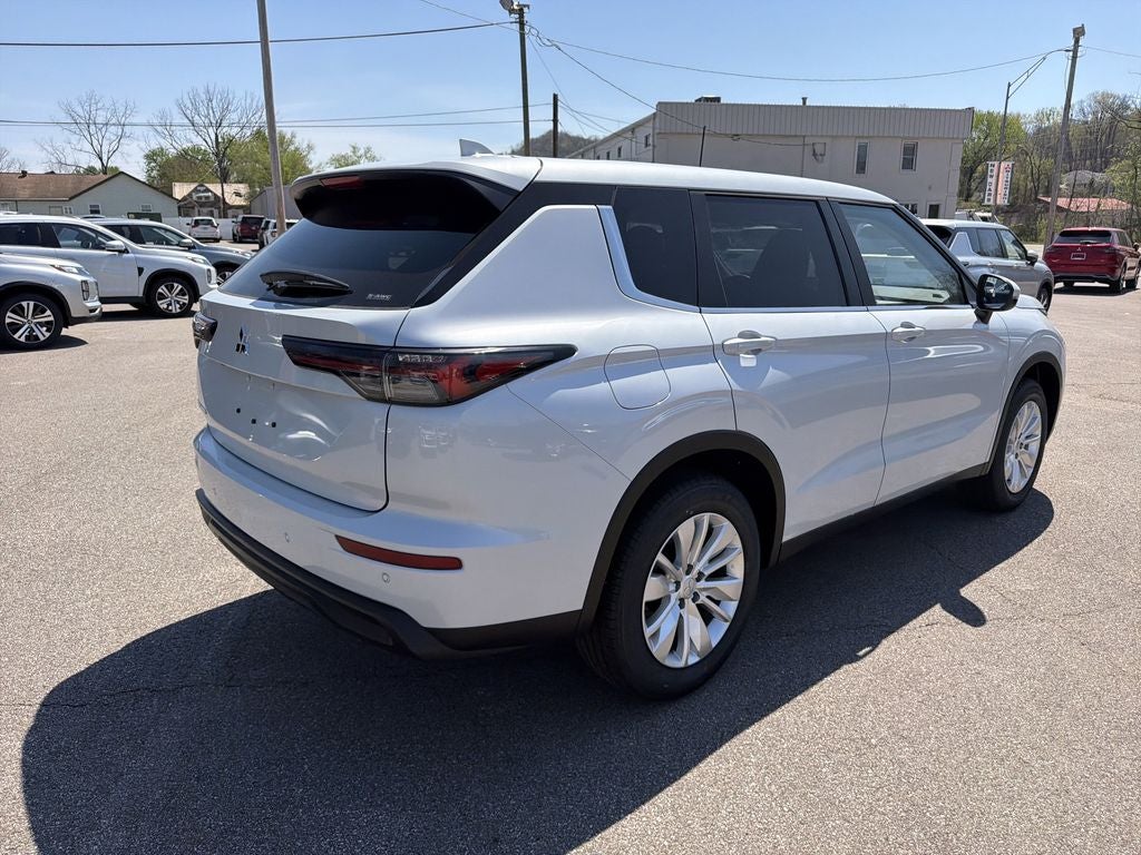 2026 Mitsubishi Outlander ES