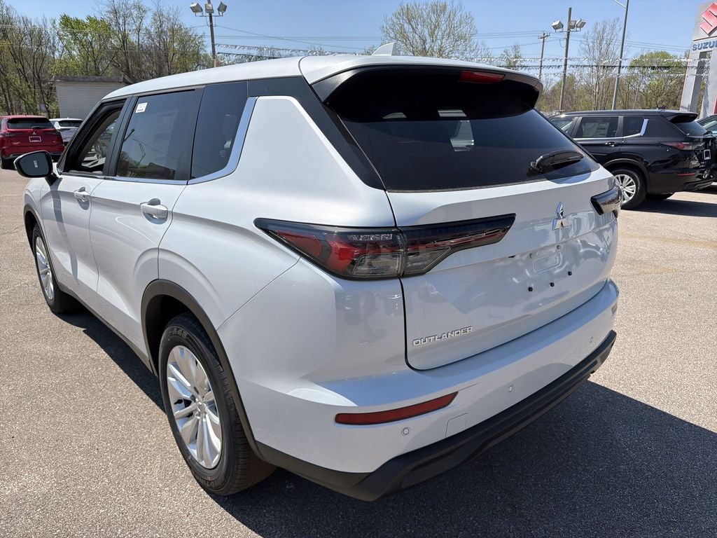 2026 Mitsubishi Outlander ES