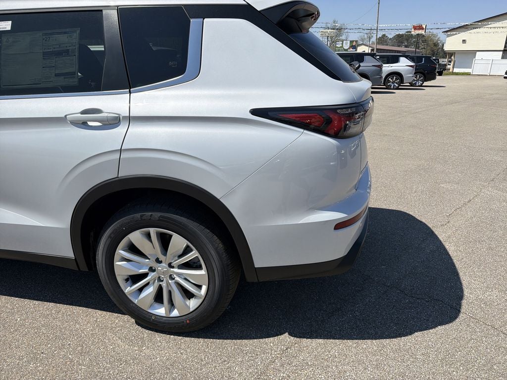2026 Mitsubishi Outlander ES