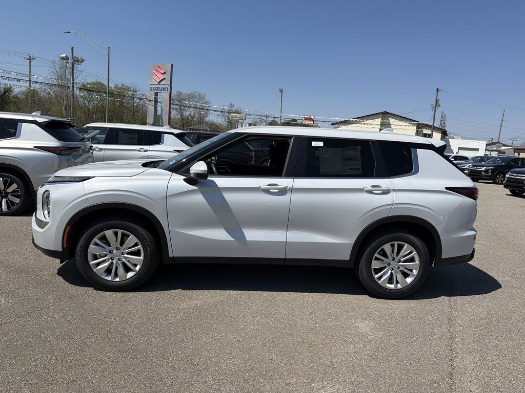 2026 Mitsubishi Outlander ES