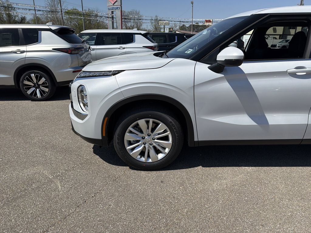 2026 Mitsubishi Outlander ES