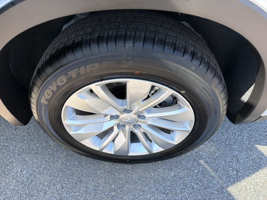 2026 Mitsubishi Outlander ES