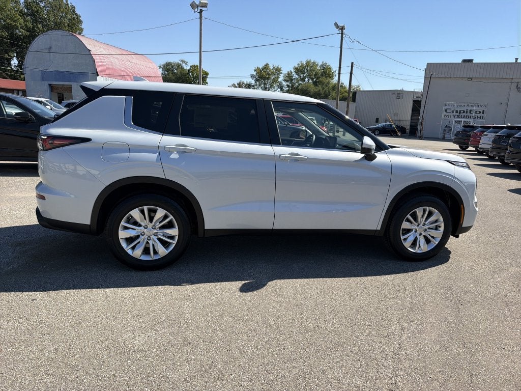 2026 Mitsubishi Outlander ES