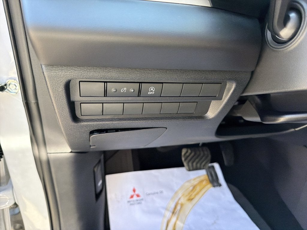 2026 Mitsubishi Outlander ES