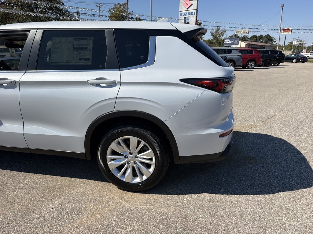 2026 Mitsubishi Outlander ES