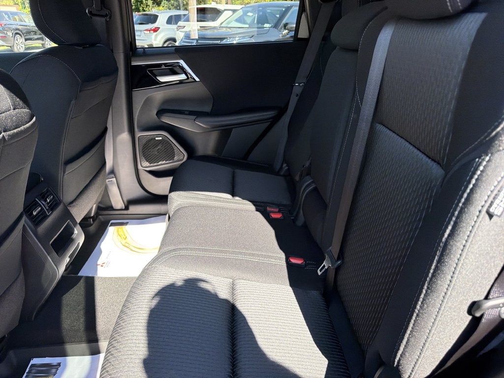 2026 Mitsubishi Outlander ES