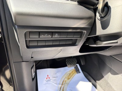 2026 Mitsubishi Outlander ES