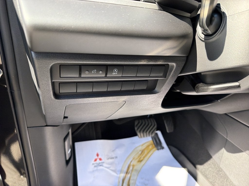 2026 Mitsubishi Outlander ES