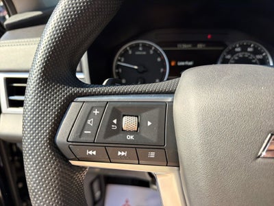 2026 Mitsubishi Outlander ES
