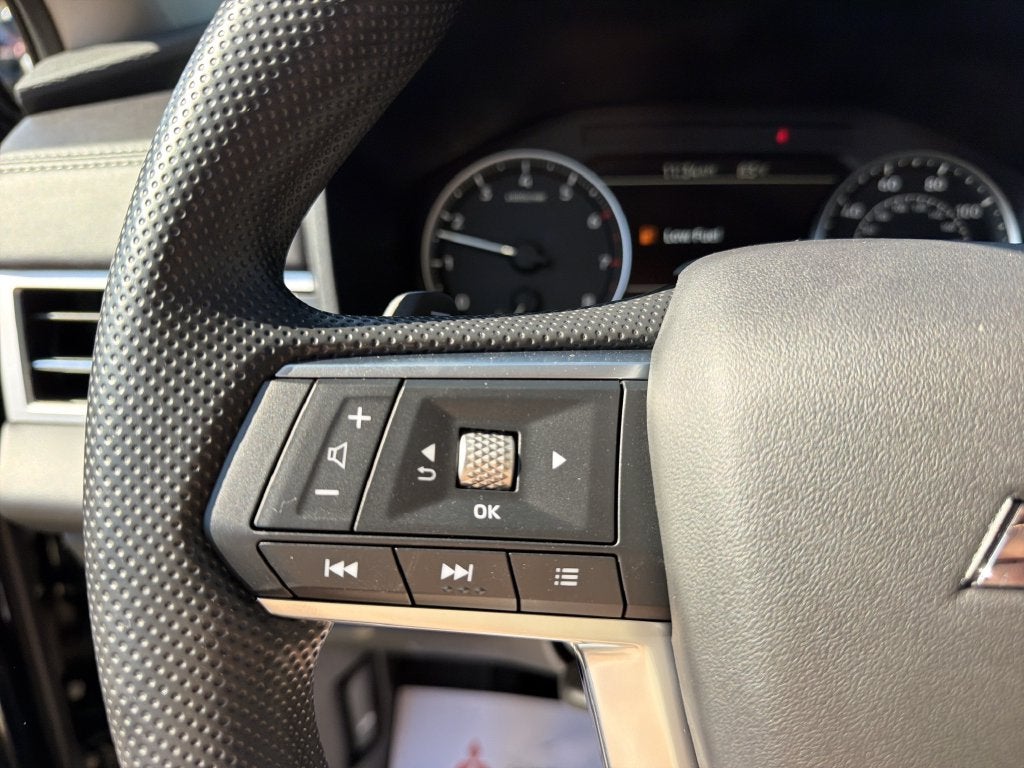 2026 Mitsubishi Outlander ES