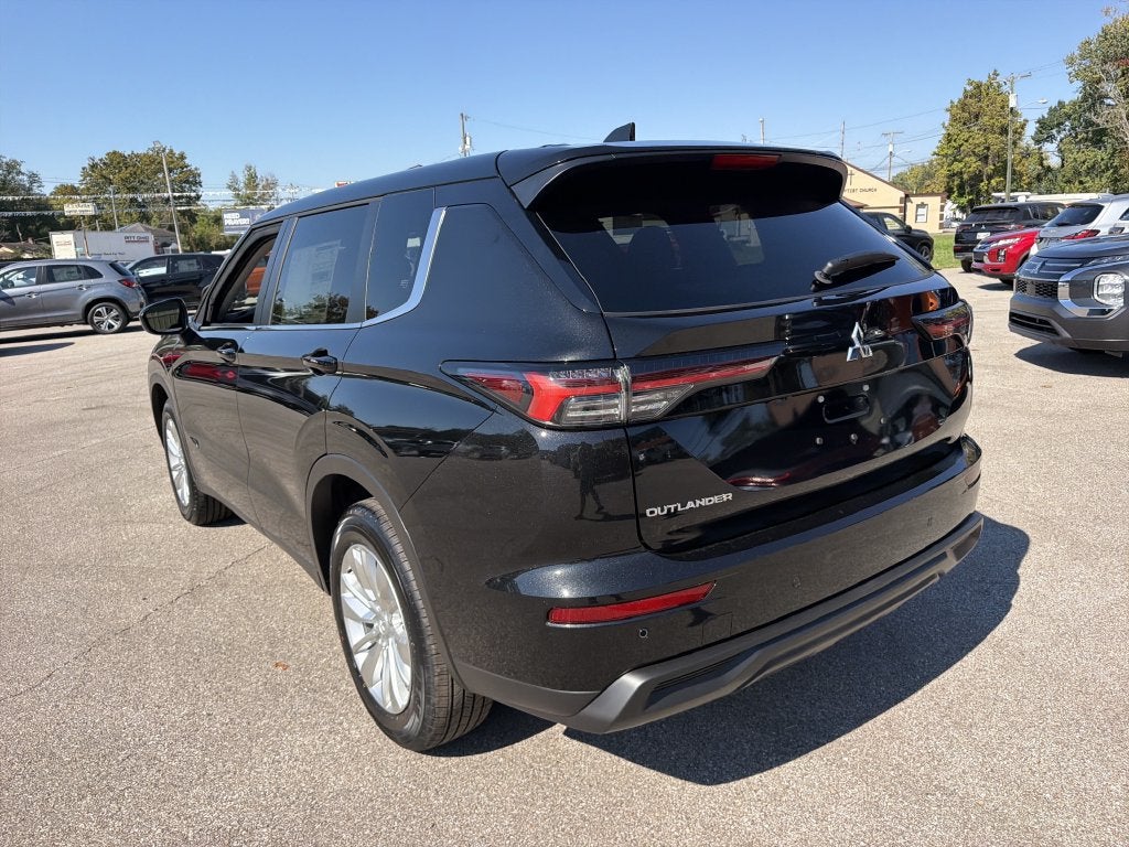 2026 Mitsubishi Outlander ES