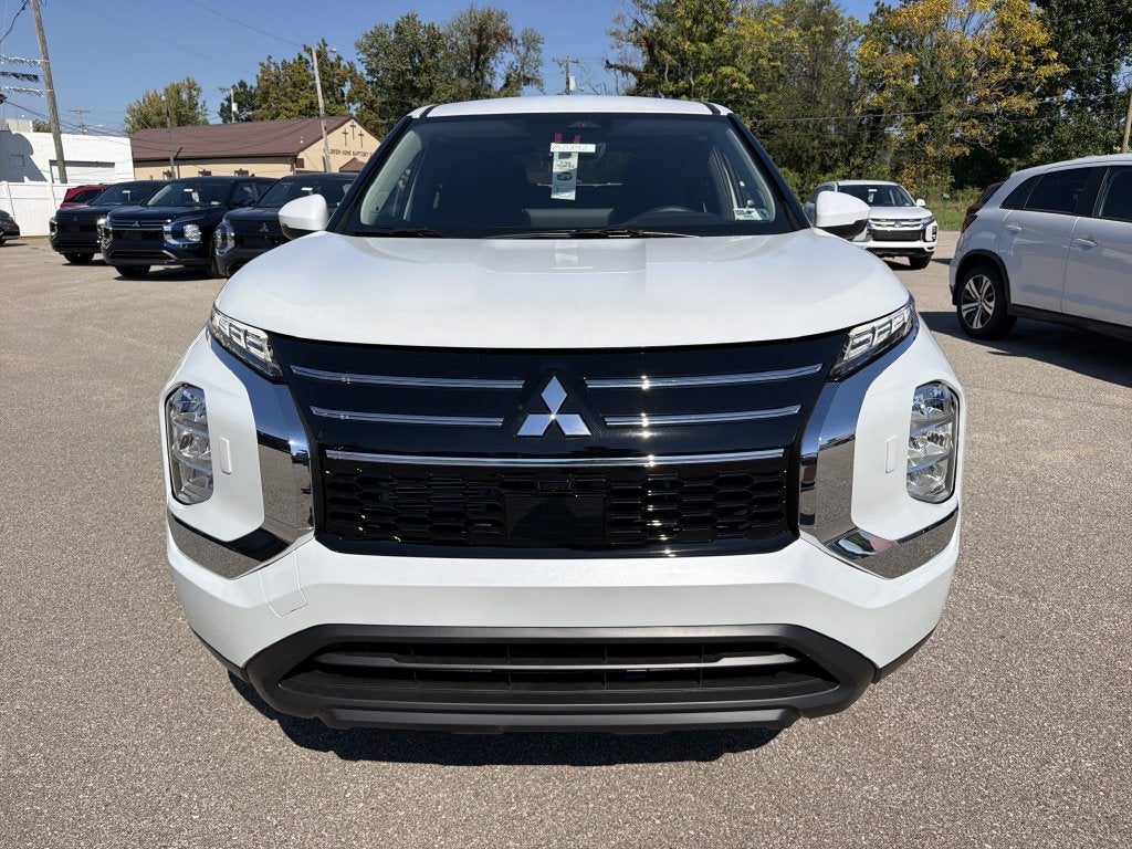 2026 Mitsubishi Outlander ES