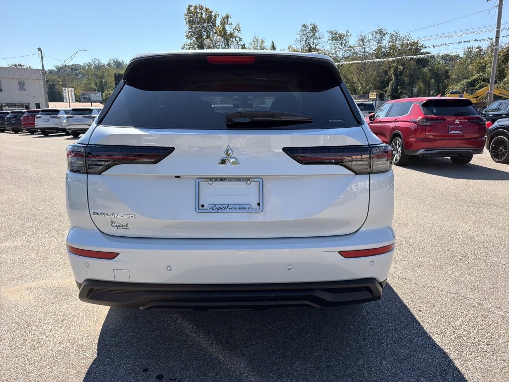 2026 Mitsubishi Outlander ES