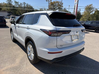 2026 Mitsubishi Outlander ES