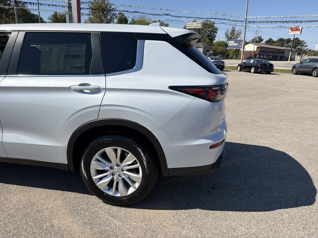 2026 Mitsubishi Outlander ES