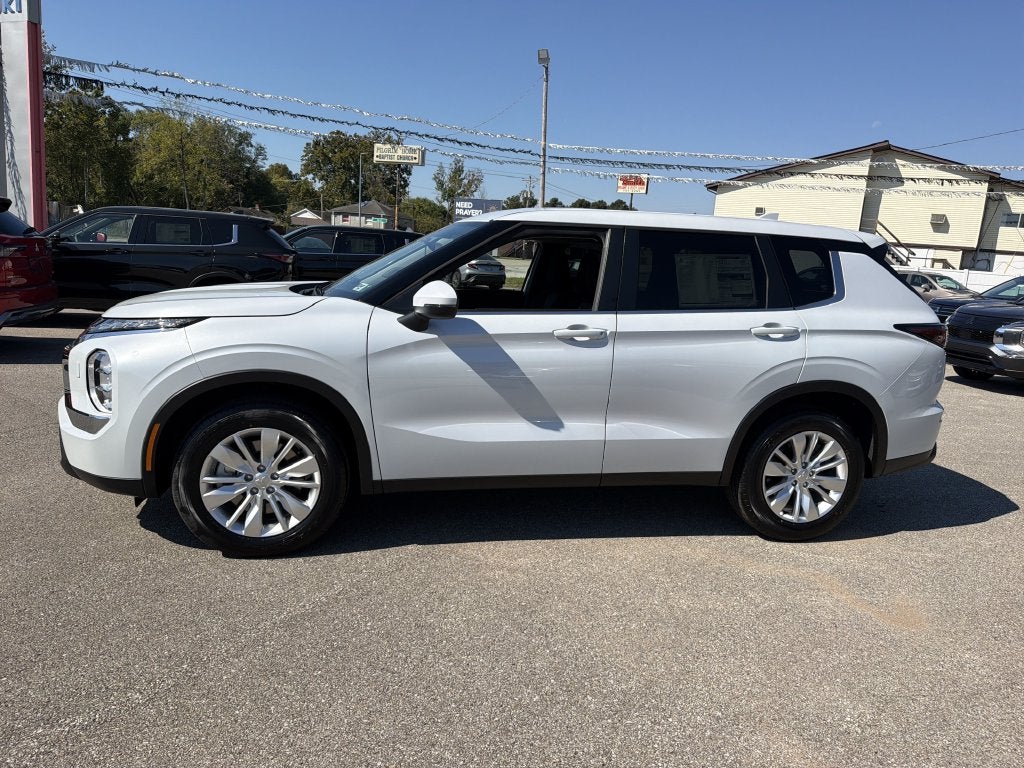 2026 Mitsubishi Outlander ES