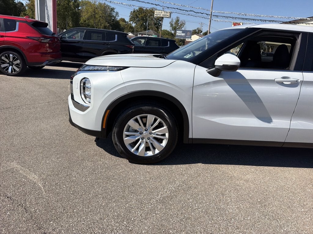 2026 Mitsubishi Outlander ES