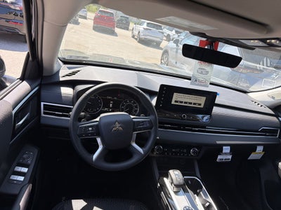 2026 Mitsubishi Outlander ES