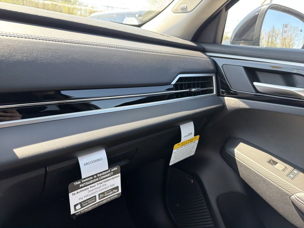 2026 Mitsubishi Outlander ES