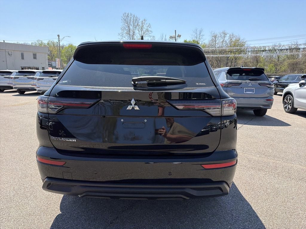 2026 Mitsubishi Outlander ES