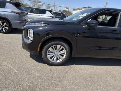 2026 Mitsubishi Outlander ES