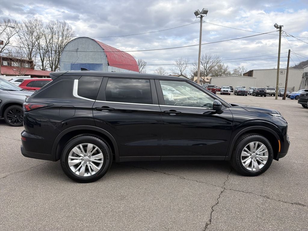 2026 Mitsubishi Outlander ES